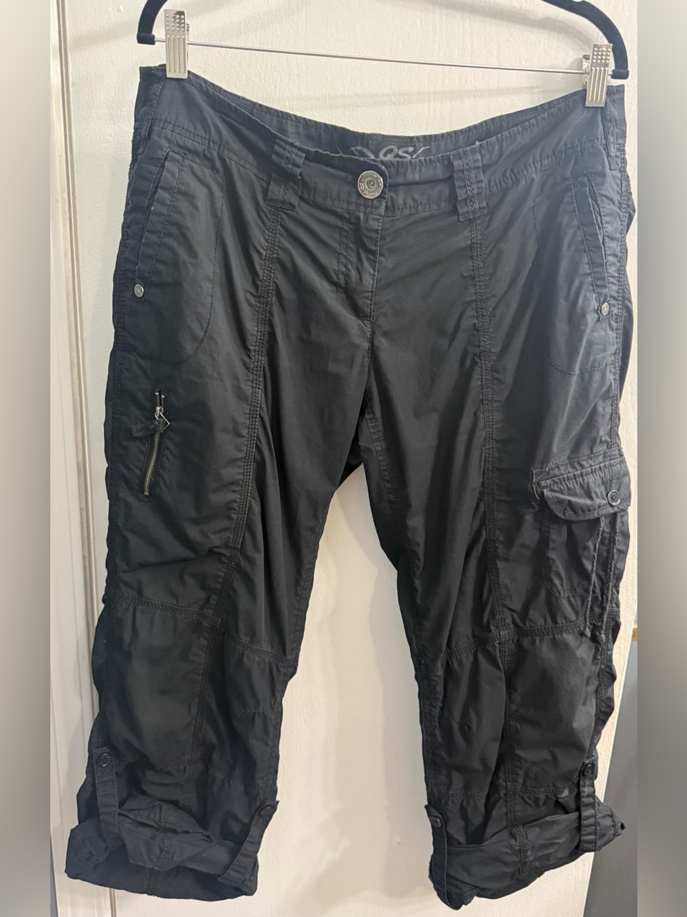 Black Women's Cargo Capris with Functional Pockets